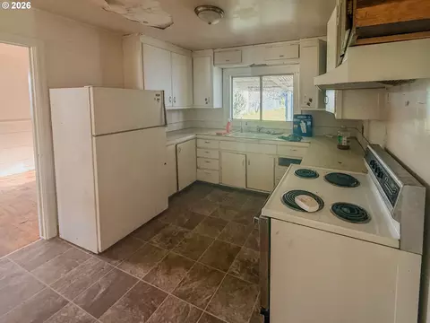 Kitchen - 5995 Main St, Springfield, OR 97478 photo 1 of 1