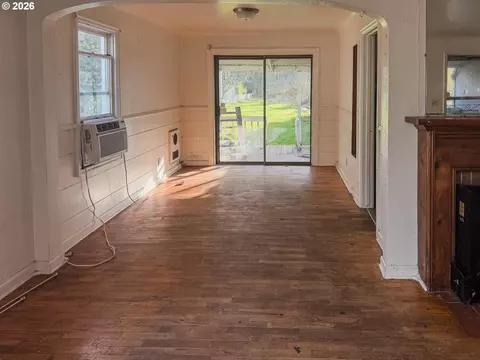 Living - 5995 Main St, Springfield, OR 97478 photo 1 of 3