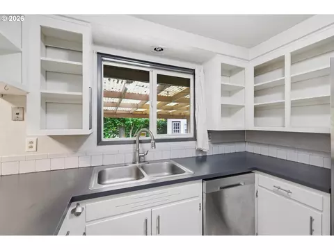 Kitchen - 132 Formac Ave, Eugene, OR 97404 photo 1 of 5