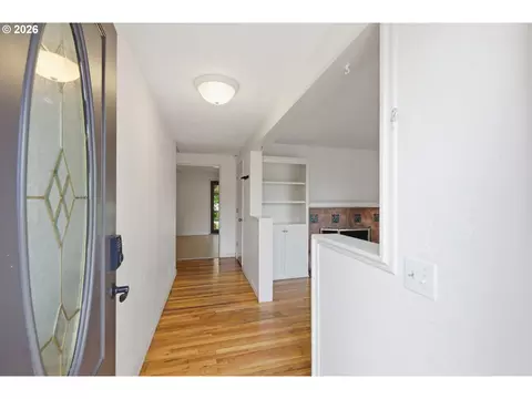 Entry Way - 132 Formac Ave, Eugene, OR 97404 photo 1 of 1