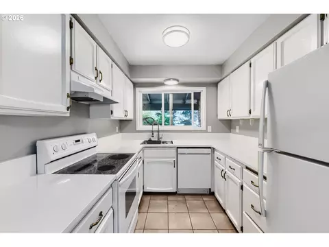 Kitchen - 170 NE Kane Dr, Gresham, OR 97030 photo 1 of 3