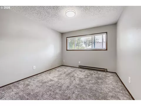 Bedroom - 170 NE Kane Dr, Gresham, OR 97030 photo 4 of 6