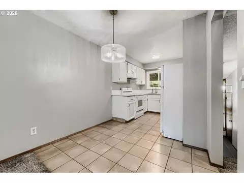 Dining - 170 NE Kane Dr, Gresham, OR 97030 photo 1 of 1