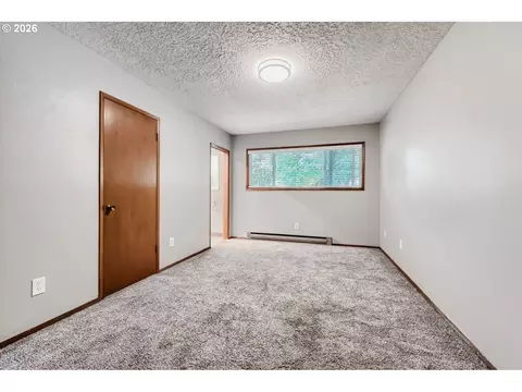 Bedroom - 170 NE Kane Dr, Gresham, OR 97030 photo 2 of 6