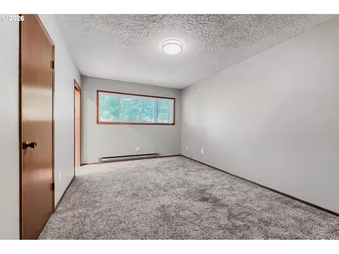 Bedroom - 170 NE Kane Dr, Gresham, OR 97030 photo 1 of 6