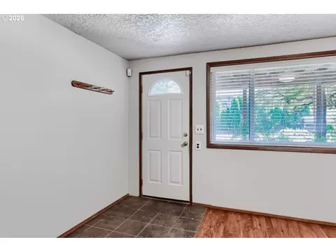 Entry Way - 170 NE Kane Dr, Gresham, OR 97030 photo 1 of 1
