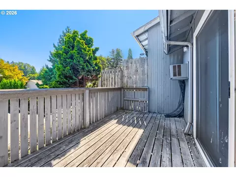 Exterior - 170 NE Kane Dr, Gresham, OR 97030 photo 2 of 2