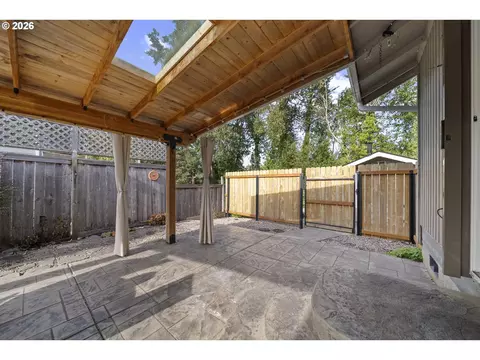 Exterior - 2331 SW 27th Dr, Gresham, OR 97080 photo 3 of 9