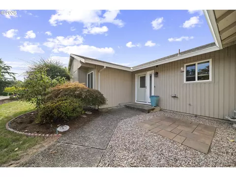 Exterior - 2331 SW 27th Dr, Gresham, OR 97080 photo 5 of 9