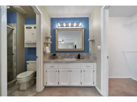 Bath - 2331 SW 27th Dr, Gresham, OR 97080 photo 1 of 3