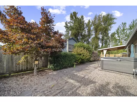 Exterior - 2331 SW 27th Dr, Gresham, OR 97080 photo 4 of 9