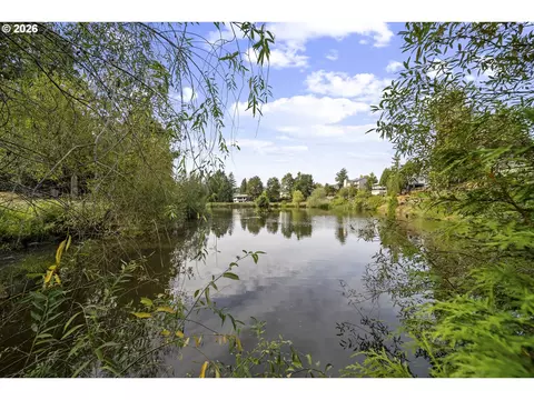 View/Area - 2331 SW 27th Dr, Gresham, OR 97080 photo 6 of 6