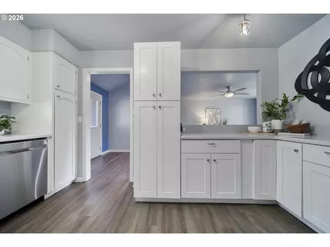 Kitchen - 2331 SW 27th Dr, Gresham, OR 97080 photo 2 of 3