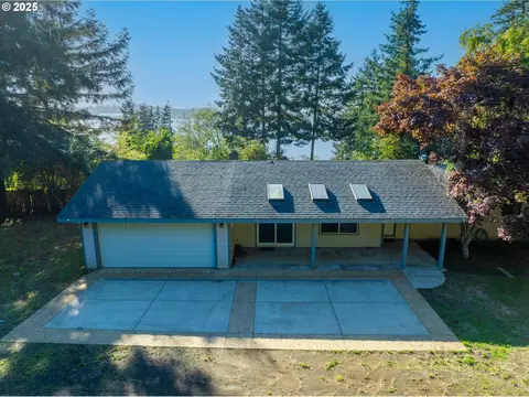 93924 Kirkendall Ln, North Bend, OR 97459