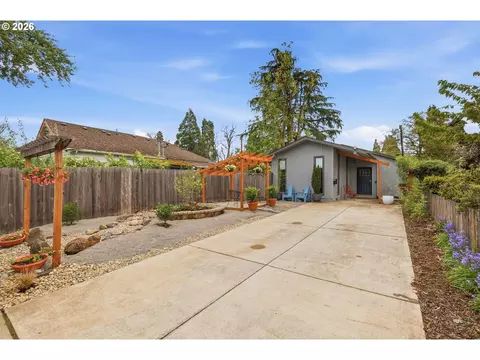 655 G St, Springfield, OR 97477