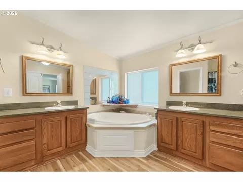 Bath - 181 Vada Rd, Carson, WA 98610 photo 2 of 2