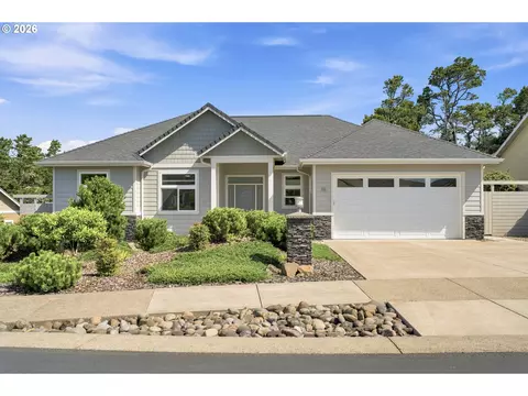 38 Fawn View Ln, Florence, OR 97439