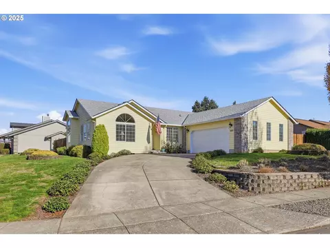 1691 NE Coburn Dr, Mcminnville, OR 97128