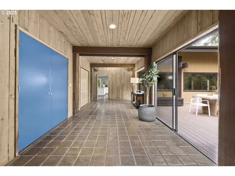 Entry Way - 1993 Fircrest Dr, Eugene, OR 97403 photo 2 of 7