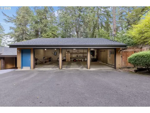 Exterior - 1993 Fircrest Dr, Eugene, OR 97403 photo 6 of 6