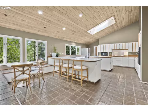 Kitchen - 1993 Fircrest Dr, Eugene, OR 97403 photo 1 of 4