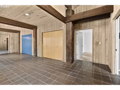 Entry Way - 1993 Fircrest Dr, Eugene, OR 97403 photo 7 of 7