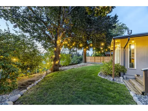 Exterior - 3142 Onyx Pl, Eugene, OR 97405 photo 3 of 7