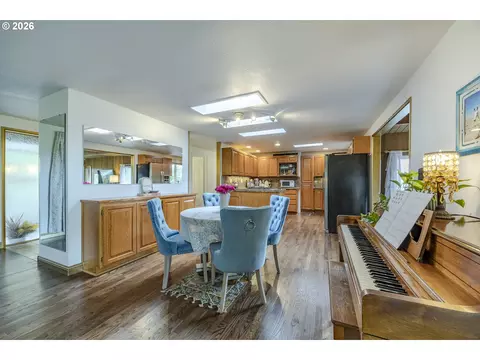 Dining - 3142 Onyx Pl, Eugene, OR 97405 photo 3 of 3