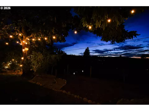 Exterior - 3142 Onyx Pl, Eugene, OR 97405 photo 1 of 7