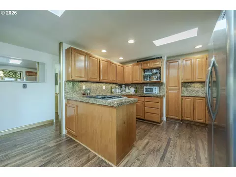 Kitchen - 3142 Onyx Pl, Eugene, OR 97405 photo 2 of 3