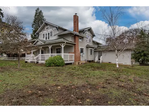 1191 Coos Bay Wagon Rd, Roseburg, OR 97471