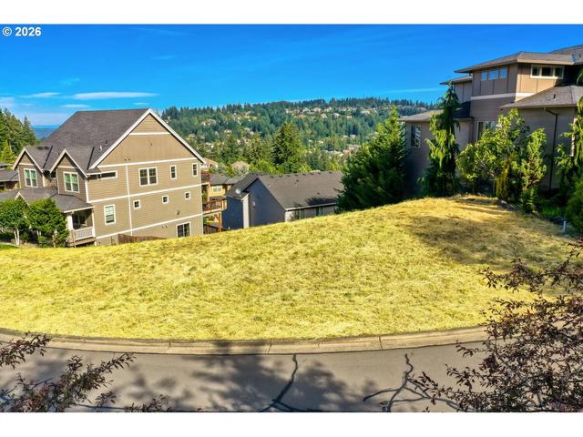 13501 SE Mountain Crest Dr, Happy Valley, OR 97086