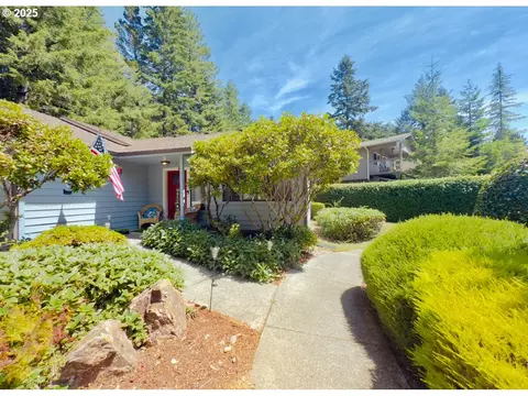 1470 Glenwood Dr, Brookings, OR 97415
