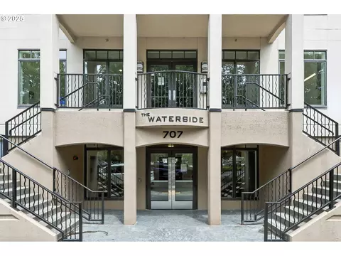 707 N Hayden Island Dr #323, Portland, OR 97217