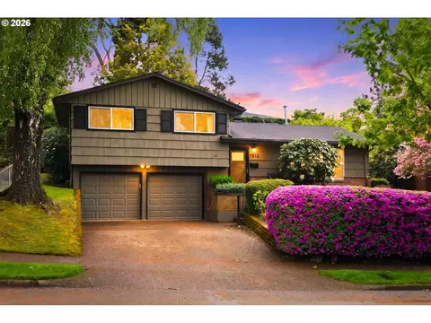 1212 SW Chestnut Dr, Portland, OR 97219