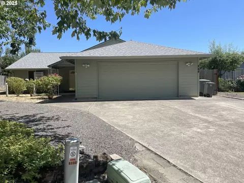 848 SW Hawthorne St, Mcminnville, OR 97128