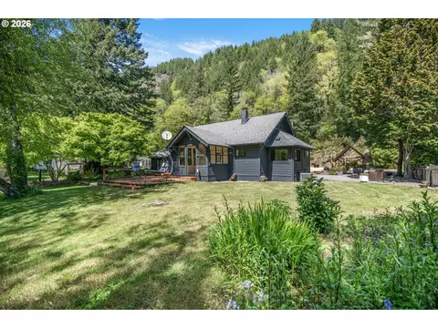 Exterior - 11085 E Mapleton Rd, Mapleton, OR 97453 photo 3 of 20