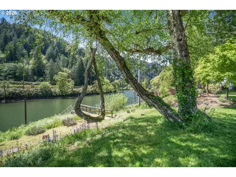 Exterior - 11085 E Mapleton Rd, Mapleton, OR 97453 photo 2 of 20