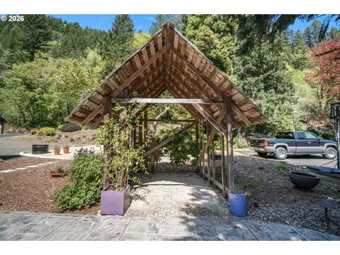 Exterior - 11085 E Mapleton Rd, Mapleton, OR 97453 photo 14 of 20