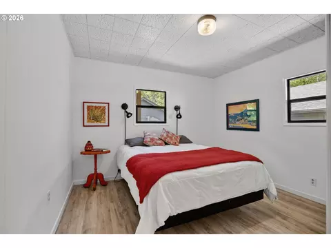 Bedroom - 11085 E Mapleton Rd, Mapleton, OR 97453 photo 1 of 5