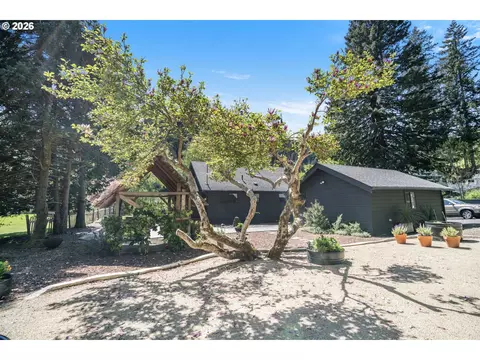 Exterior - 11085 E Mapleton Rd, Mapleton, OR 97453 photo 13 of 20