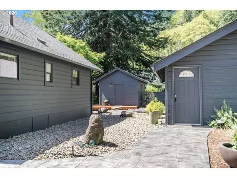 Exterior - 11085 E Mapleton Rd, Mapleton, OR 97453 photo 16 of 20