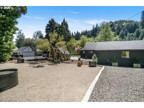 Exterior - 11085 E Mapleton Rd, Mapleton, OR 97453 photo 12 of 20