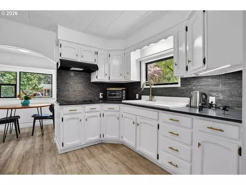Kitchen - 11085 E Mapleton Rd, Mapleton, OR 97453 photo 1 of 3