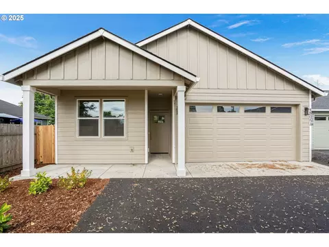 1505 N 2nd St, Silverton, OR 97381