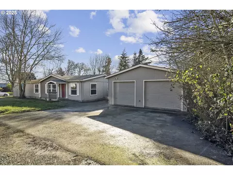 230 E Market St, Carlton, OR 97111