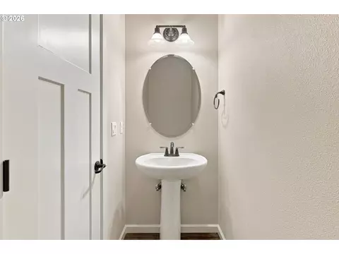 Bath - 4255 SW Brixton Ave, Gresham, OR 97080 photo 6 of 6