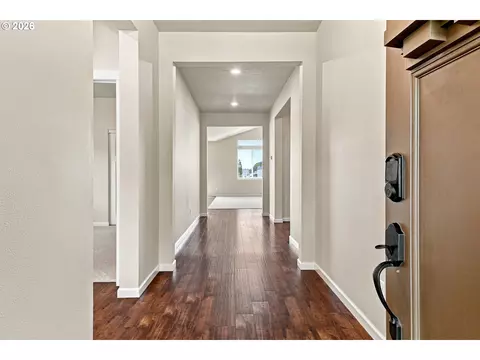 Entry Way - 4255 SW Brixton Ave, Gresham, OR 97080 photo 1 of 3