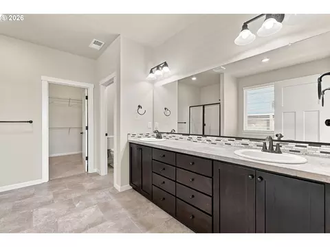 Bath - 4255 SW Brixton Ave, Gresham, OR 97080 photo 1 of 6