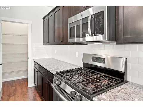 Kitchen - 4255 SW Brixton Ave, Gresham, OR 97080 photo 4 of 6